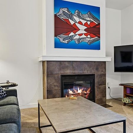 Mountain Retreat - Modern And Bright With Panorama Views 2 Bedrooms, 4 Beds, Heated All-Year Outdoor Pool, Hottub, Balcony, Banff Park Pass Canmore Esterno foto