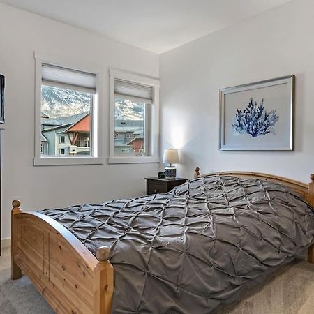 Mountain Retreat - Modern And Bright With Panorama Views 2 Bedrooms, 4 Beds, Heated All-Year Outdoor Pool, Hottub, Balcony, Banff Park Pass Canmore Esterno foto