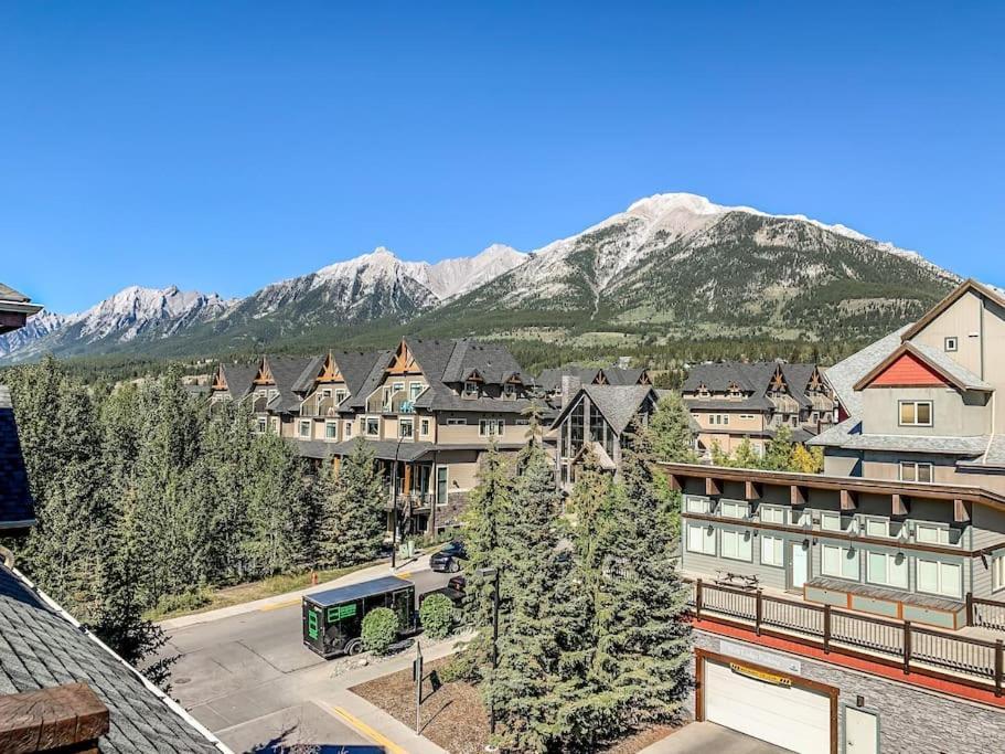 Mountain Retreat - Modern And Bright With Panorama Views 2 Bedrooms, 4 Beds, Heated All-Year Outdoor Pool, Hottub, Balcony, Banff Park Pass Canmore Esterno foto